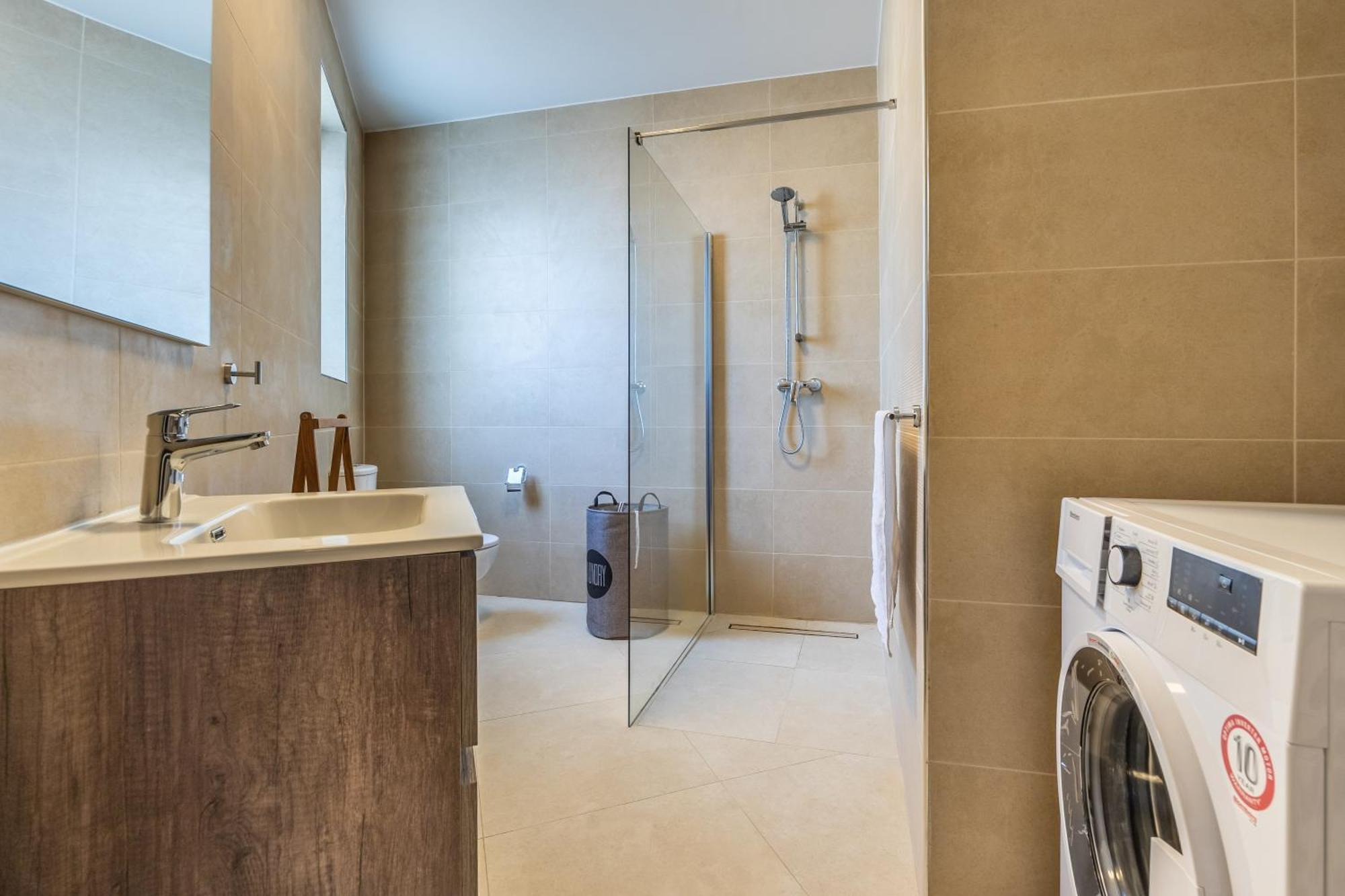 Sunlit Serenity Modern With Views * Msida