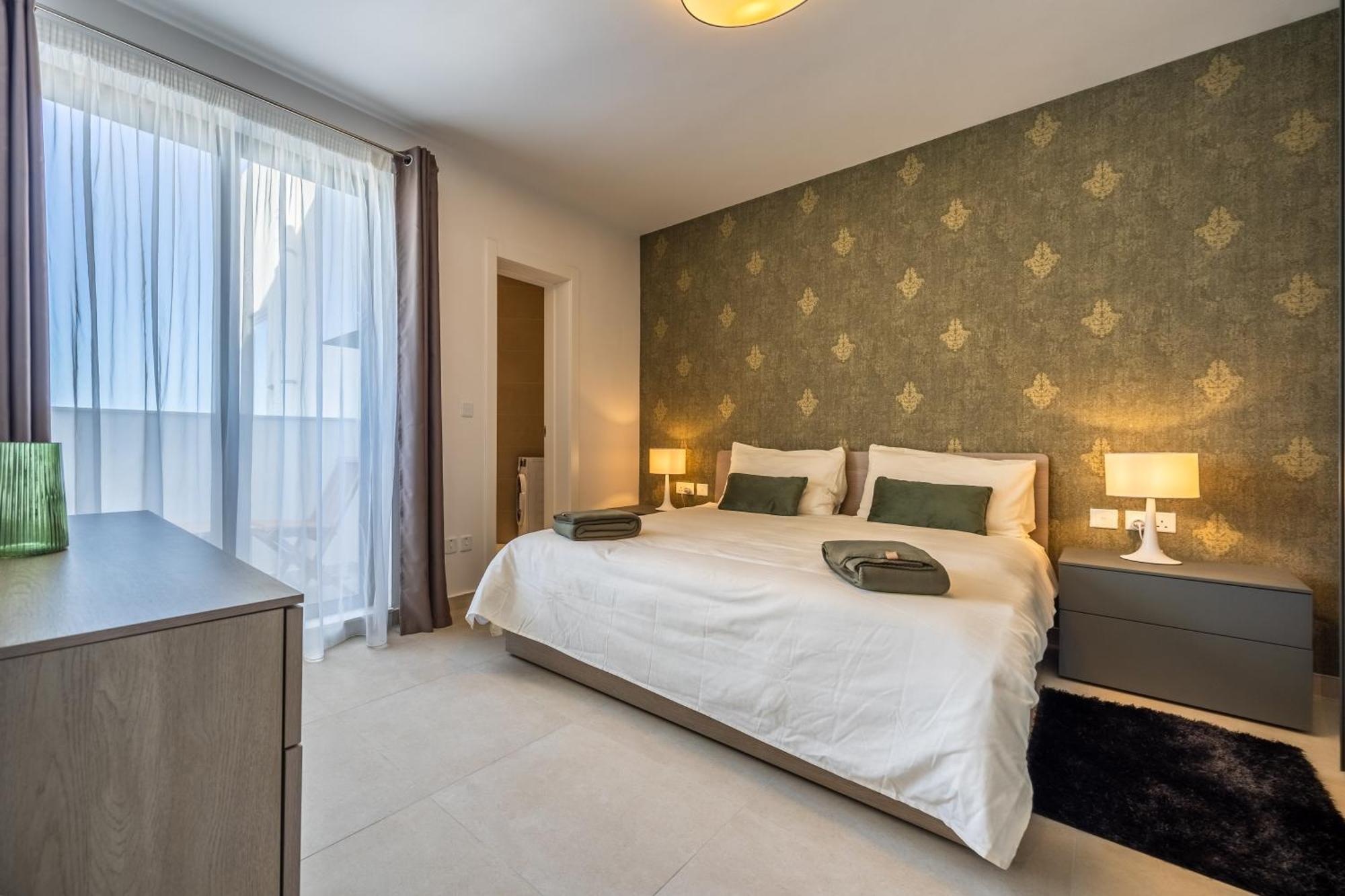 Apartament Sunlit Serenity Modern With Views