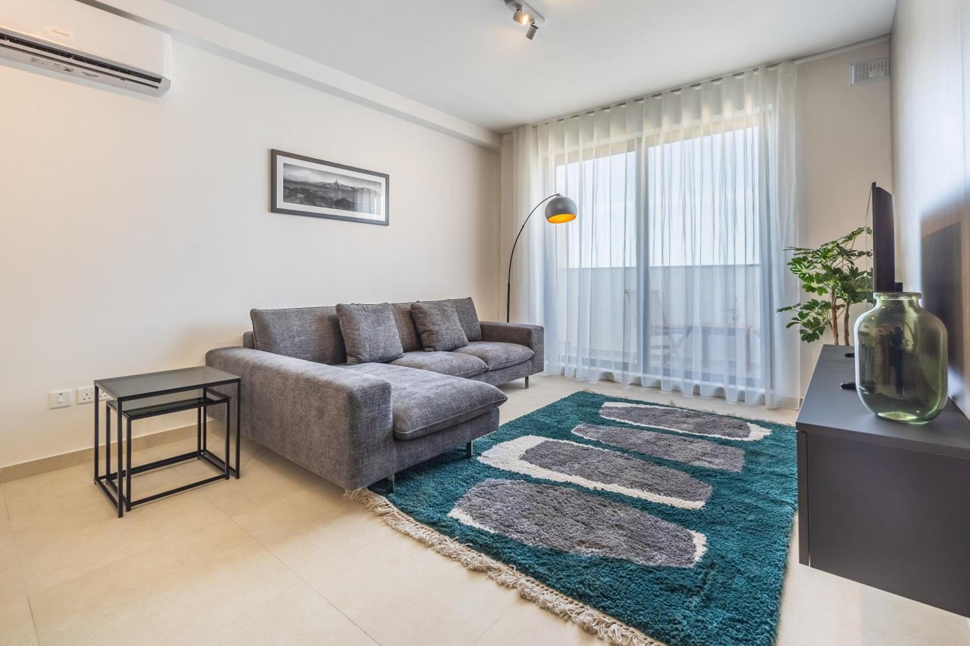 Sunlit Serenity Modern With Views Msida